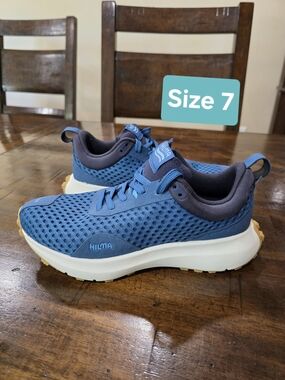 HILMA The Everywhere Fit Three Blue Mesh Athletic Sneakers - Size 7